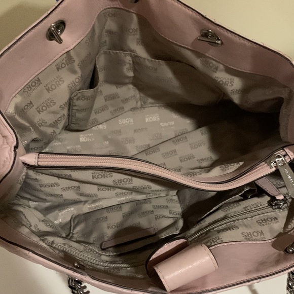 Baby pink Michael Kors Quilted purse - Picture 6 of 7